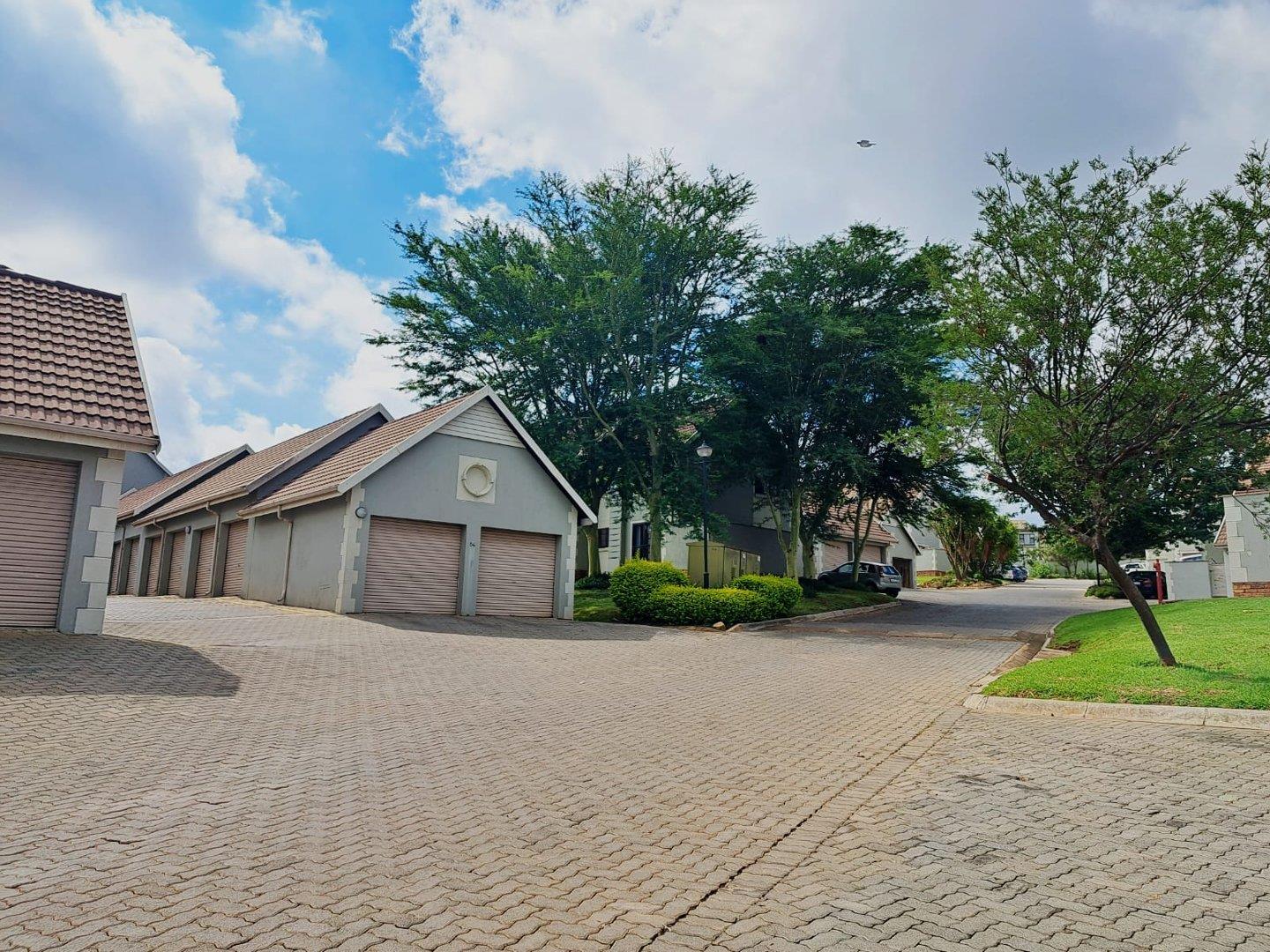 2 Bedroom Apartment / flat to rent in Olympus AH P24114610023