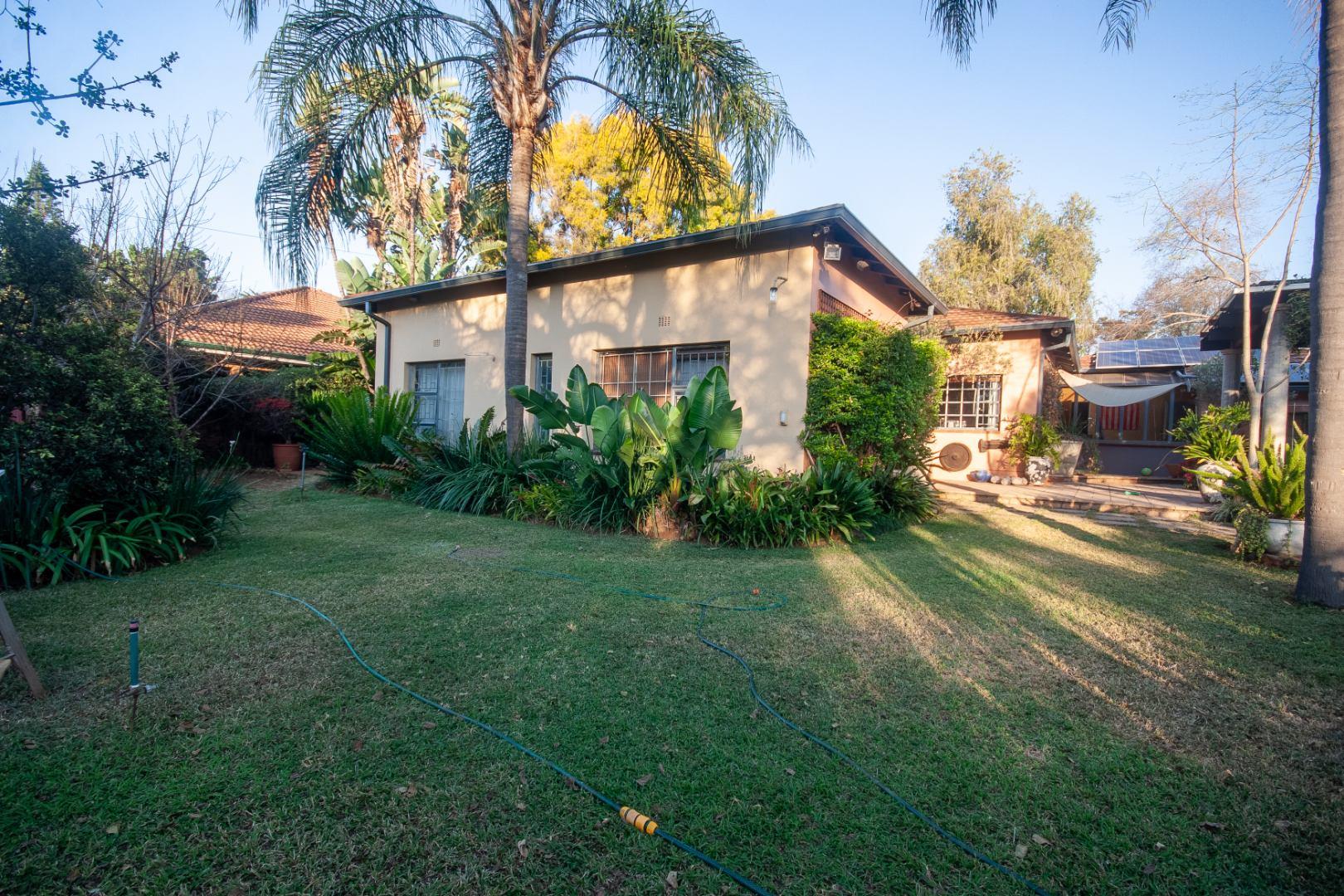 4 Bedroom House for sale in Menlo Park P24114610249