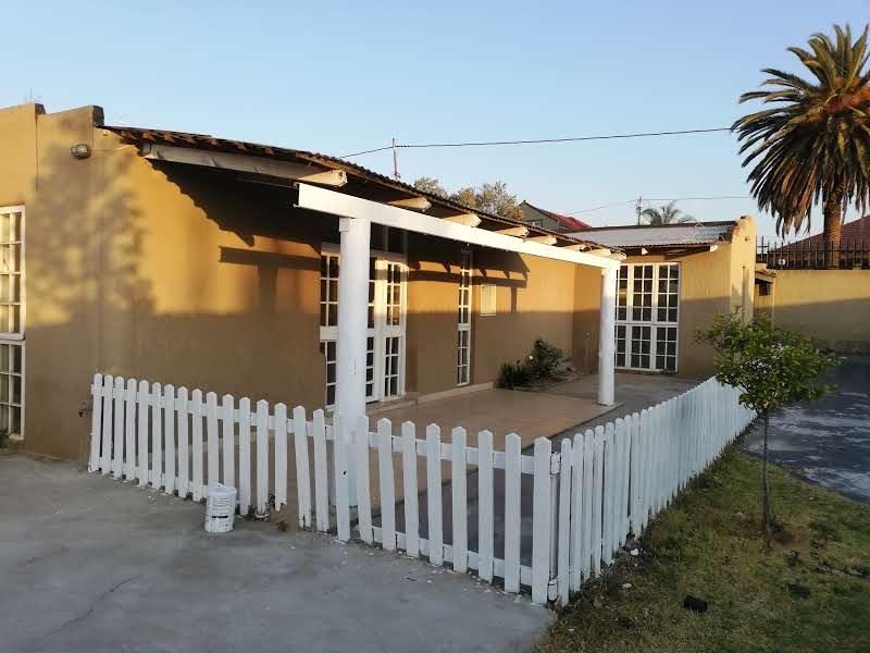 2 Bedroom House to rent in The Hill Trossachs Road P24111949262