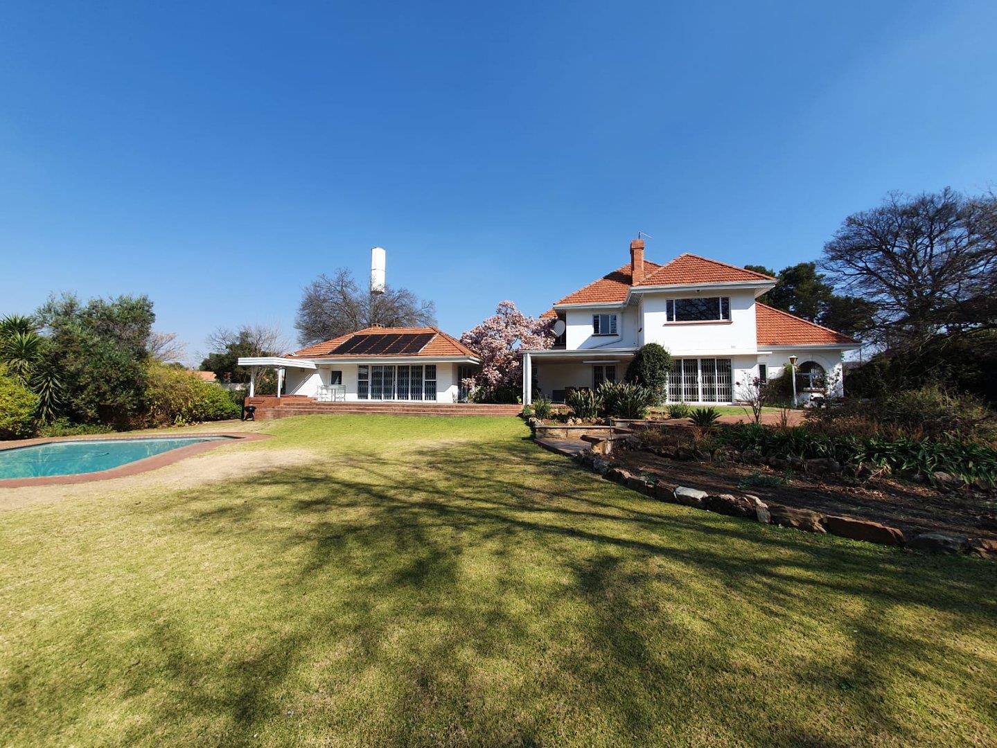 5 Bedroom House for sale in Lakefield P24114597773