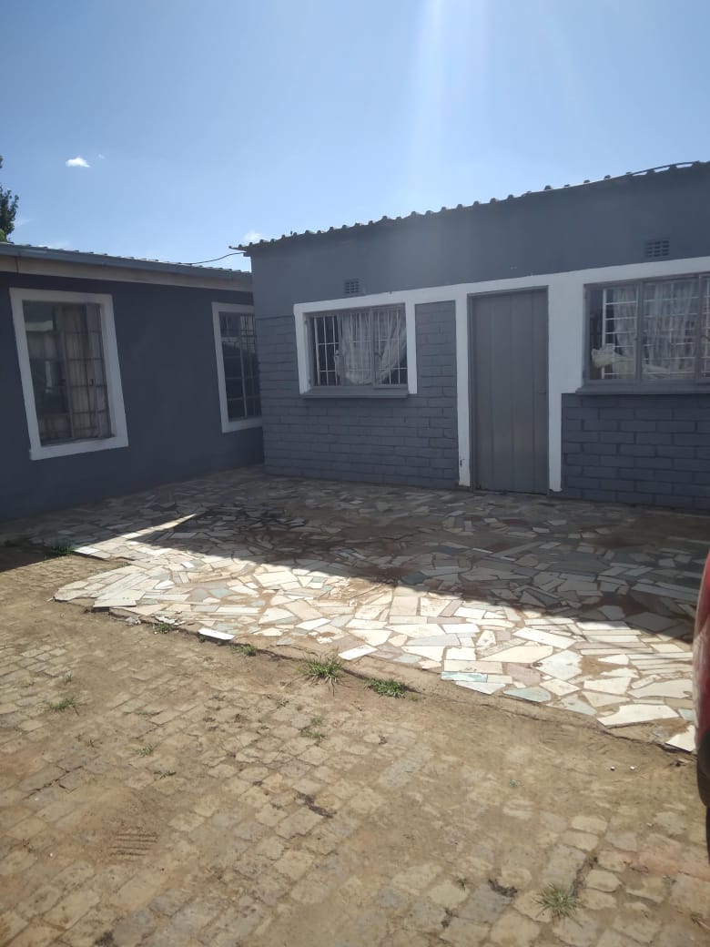 8 Bedroom House for sale in Tsakane Ext 8 P24114610527