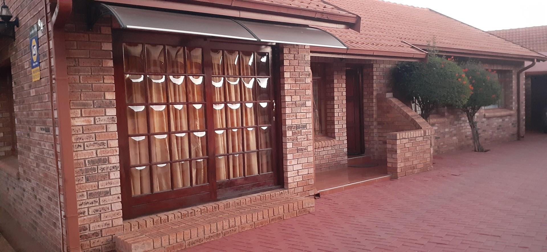 5 Bedroom House for sale in Lebowakgomo Zone F P24114610599