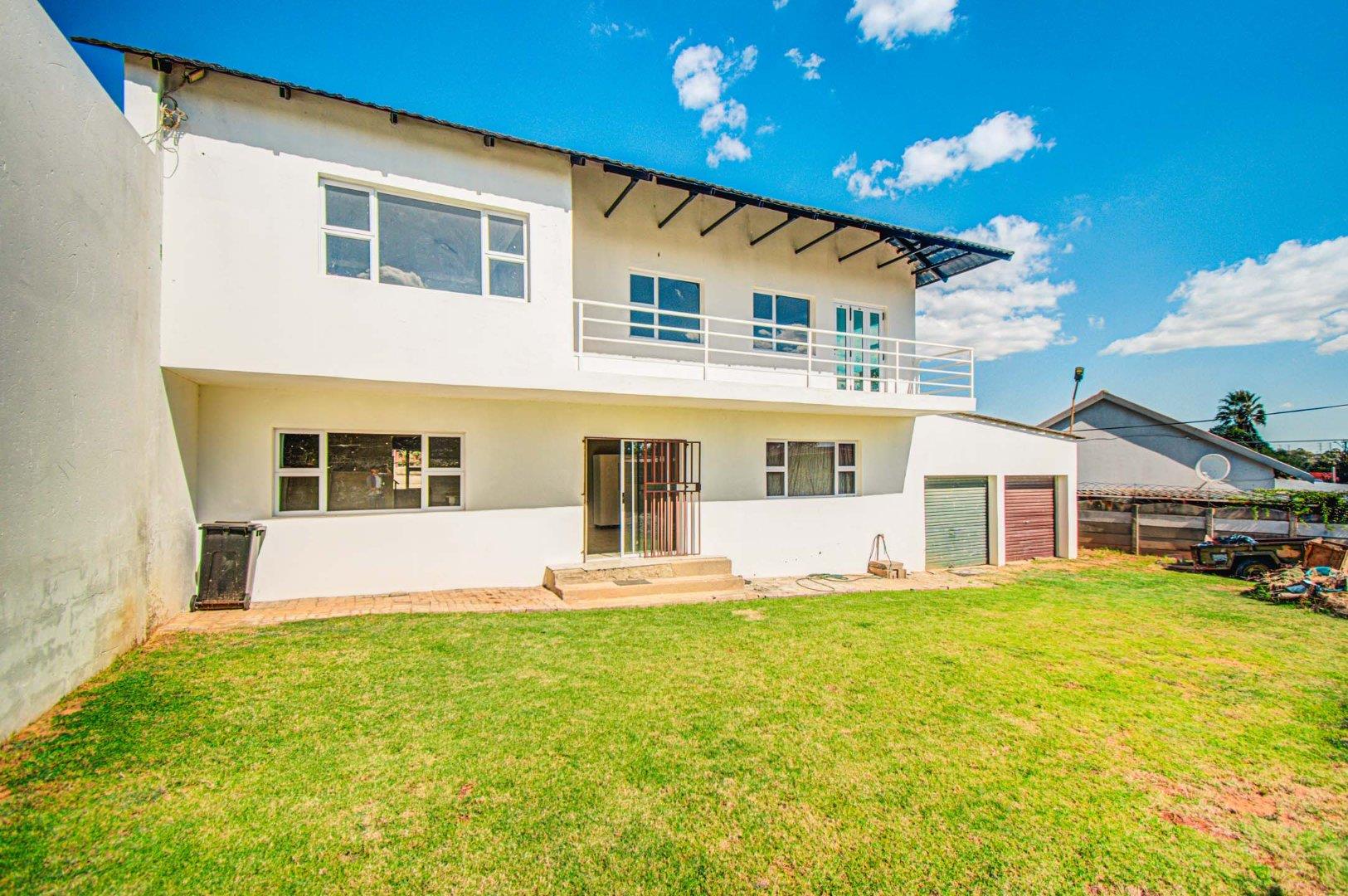 8 Bedroom House for sale in Klopperpark 26 Moregloed Street P24