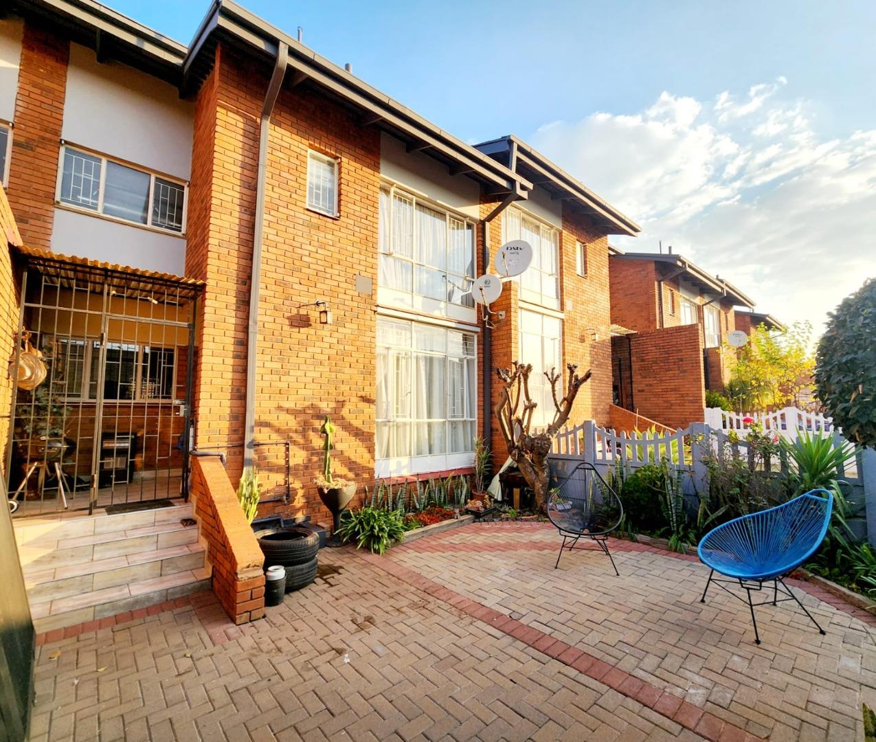 4 Bedroom Townhouse to rent in La Montagne P24114611759