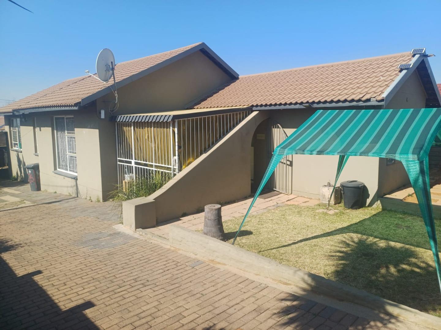 3 Bedroom House for sale in Tulisa Park P24114612593