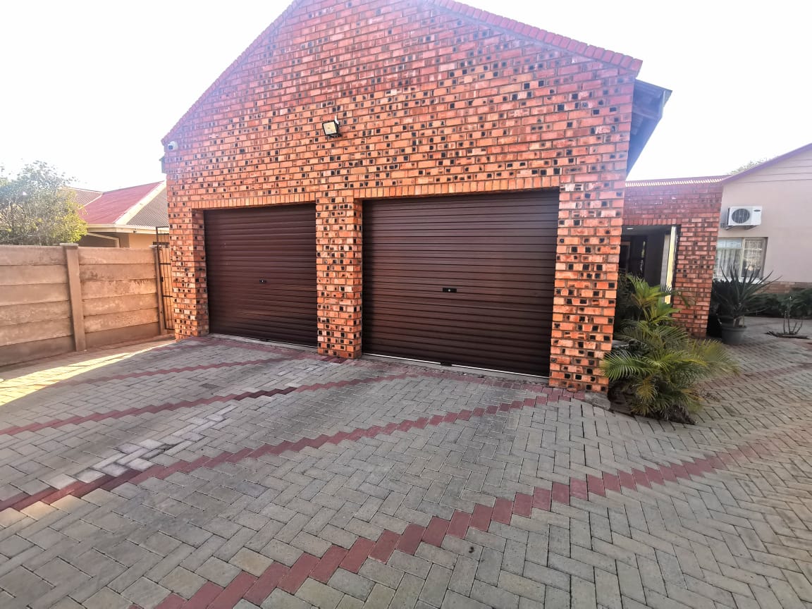 3 Bedroom House for sale in Hadison Park 21 Jan Hoffmeyer Street