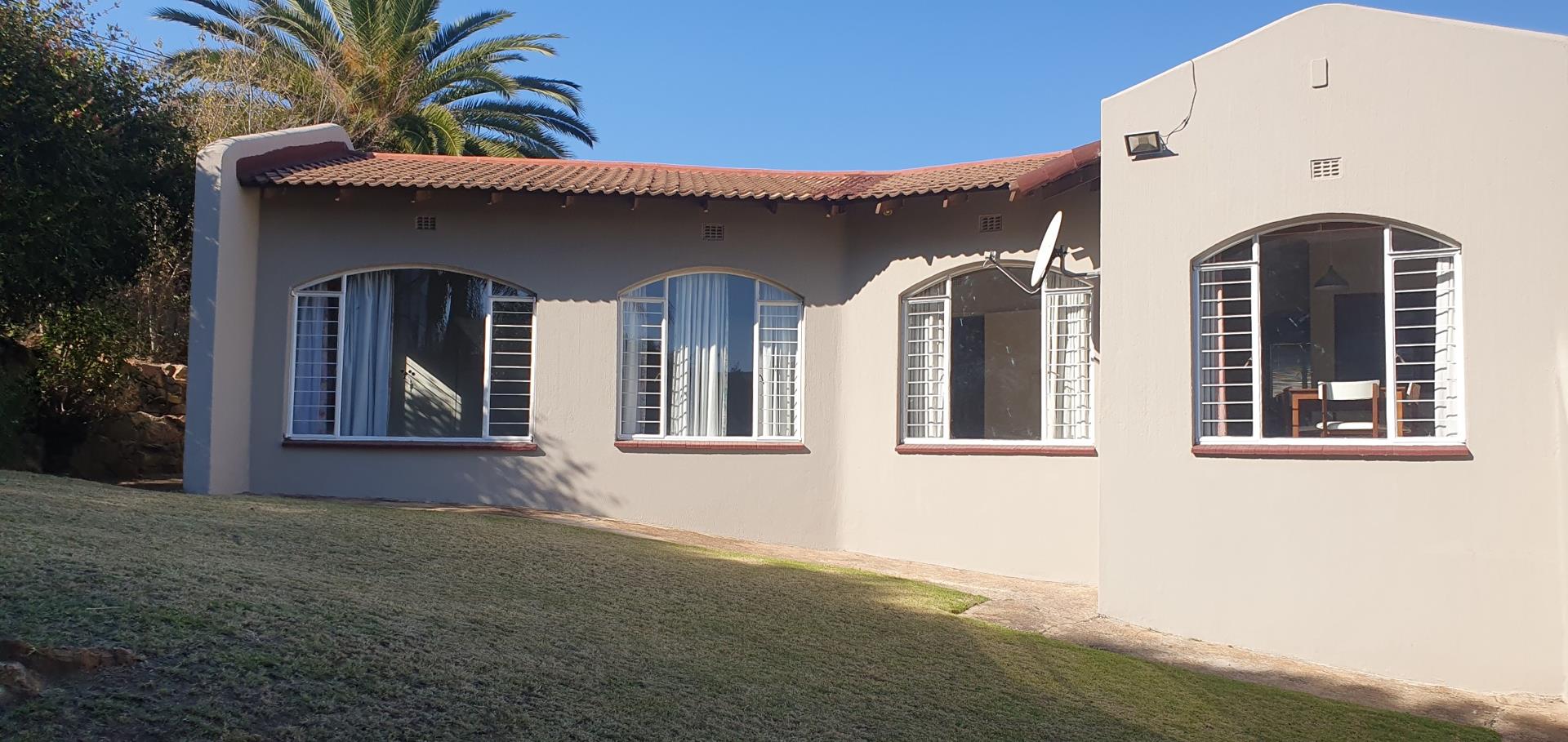 3 Bedroom House for sale in Oakdene P24114612930