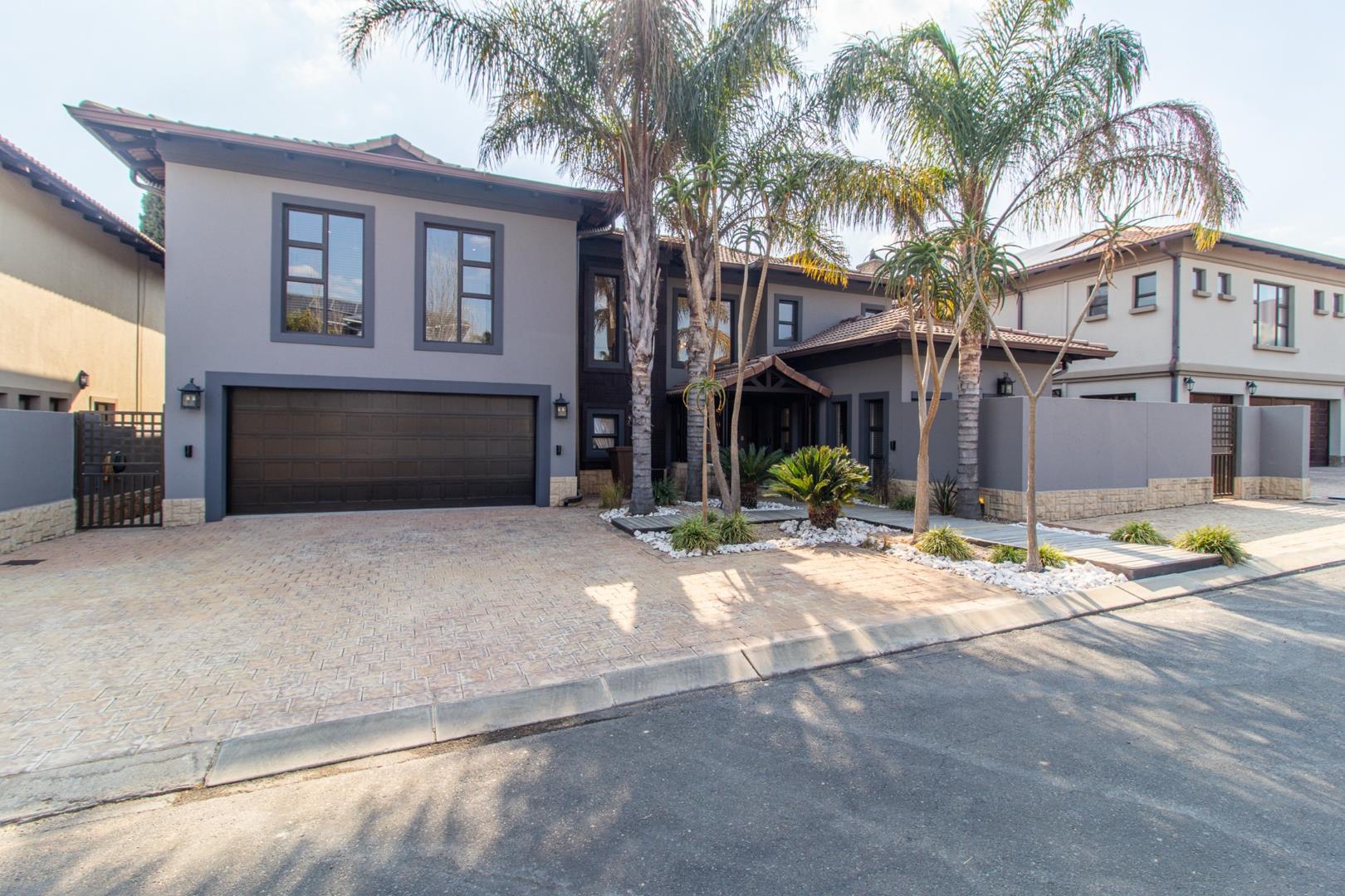 5 Bedroom House for sale in Greenstone Hill P24114423289