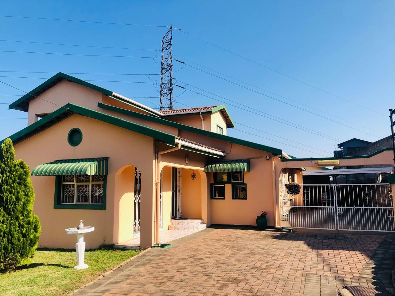 5 Bedroom House for sale in Centenary Park P24114613185