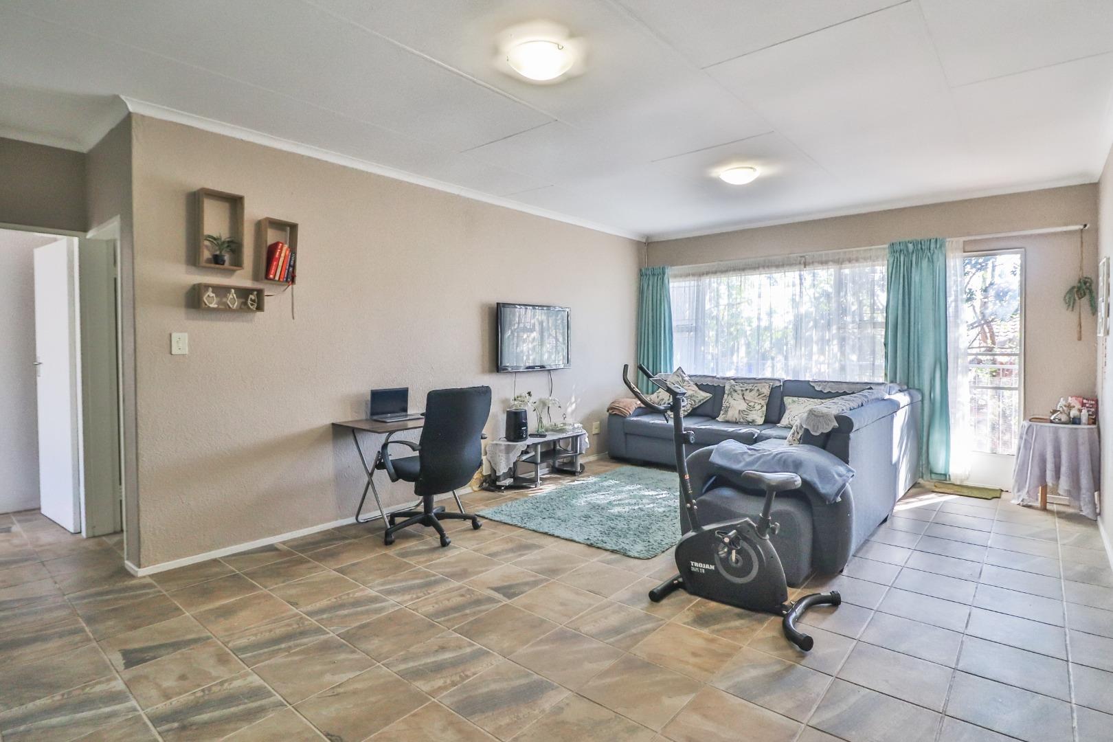 2 Bedroom Apartment / flat for sale in Ferndale P24114613619