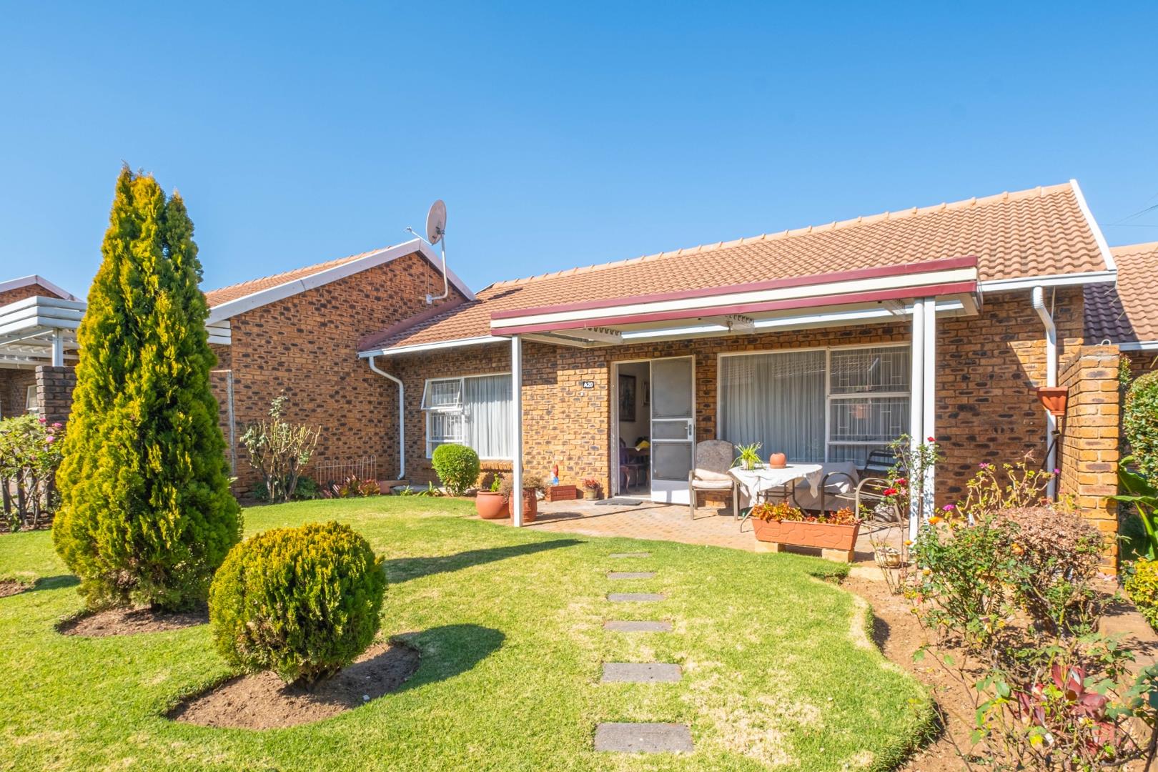 2 Bedroom Townhouse for sale in Edenvale Central P24114614184