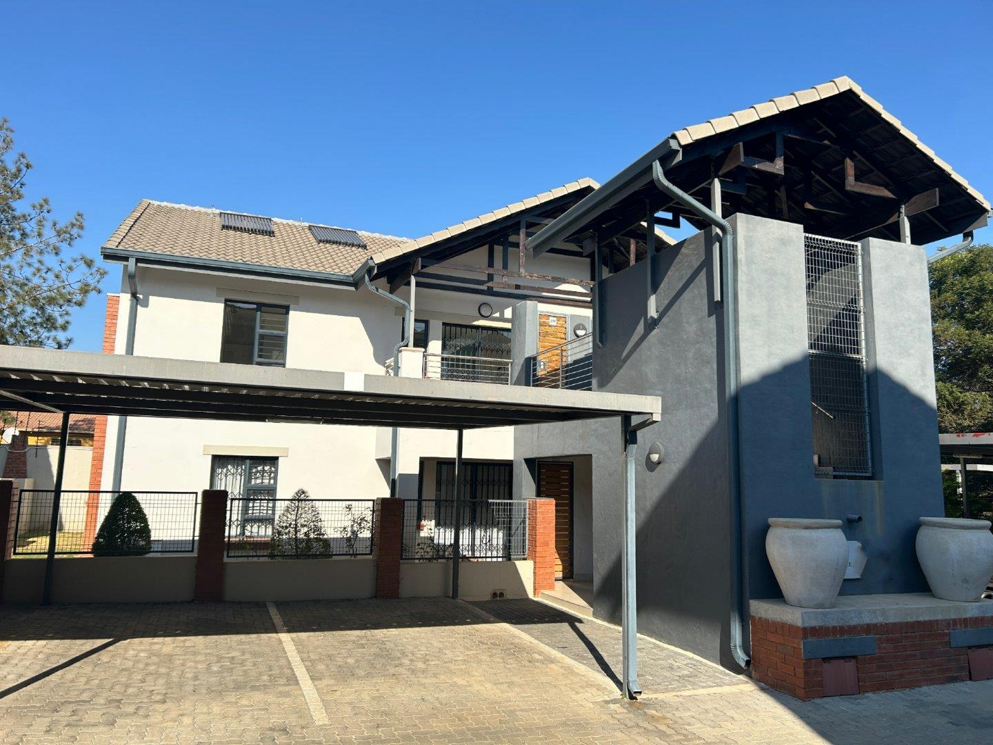 2 Bedroom House for sale in Crowthorne AH P24114614973