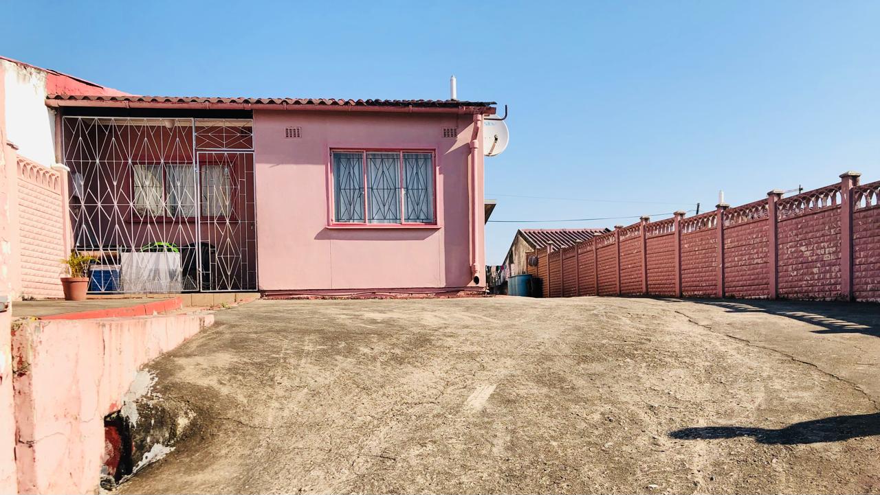 2 Bedroom House for sale in Sunford P24114617397