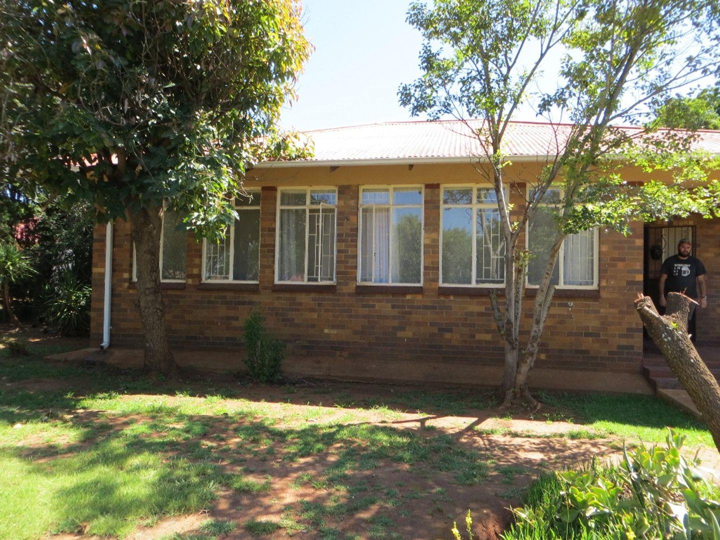 3 Bedroom House for sale in Carletonville Central P24112203249