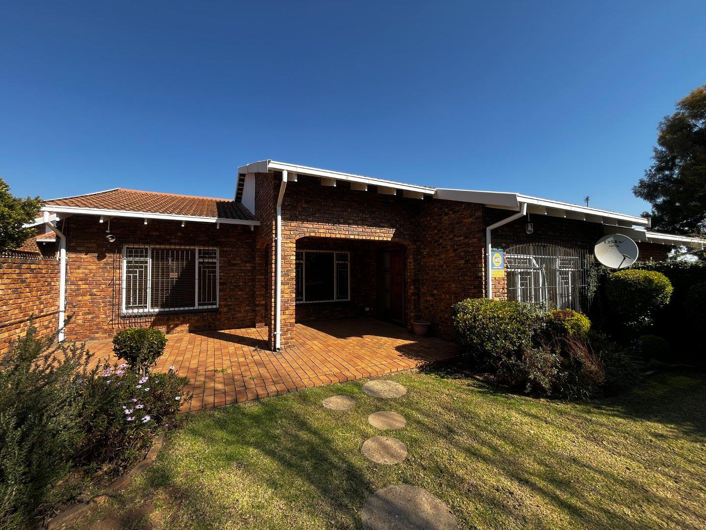 Elma Park Property Property and houses to rent in Elma Park