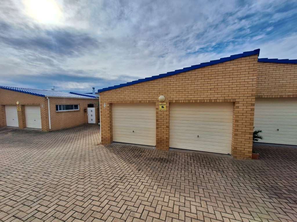 4 Bedroom Townhouse for sale in Wavecrest P24114618622