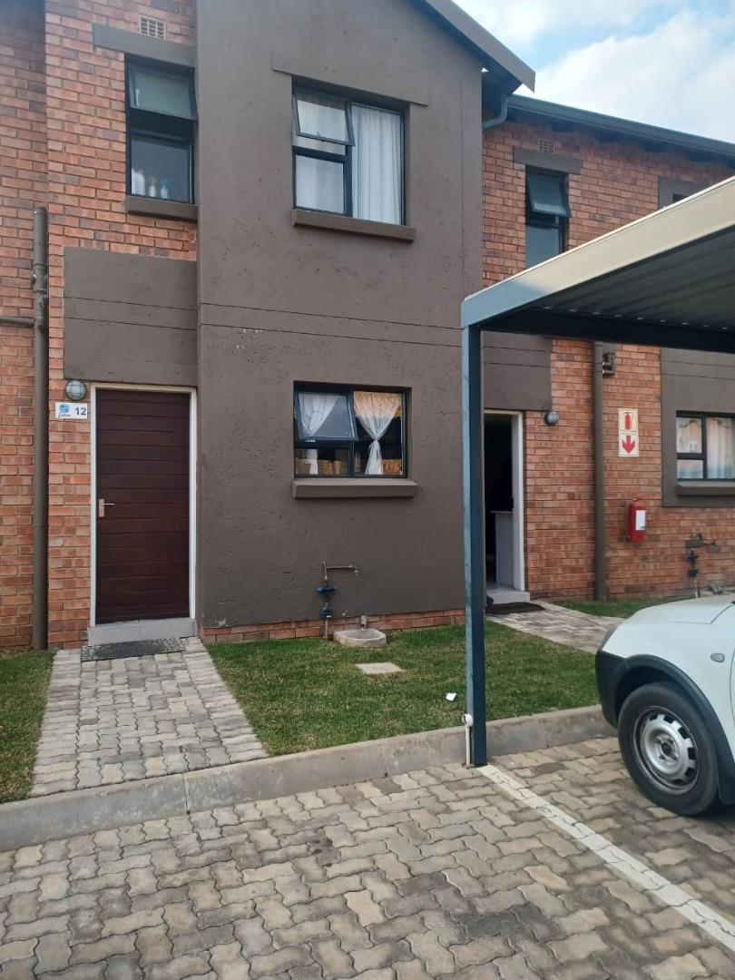 2 Bedroom Townhouse to rent in Albertsdal P24114619449