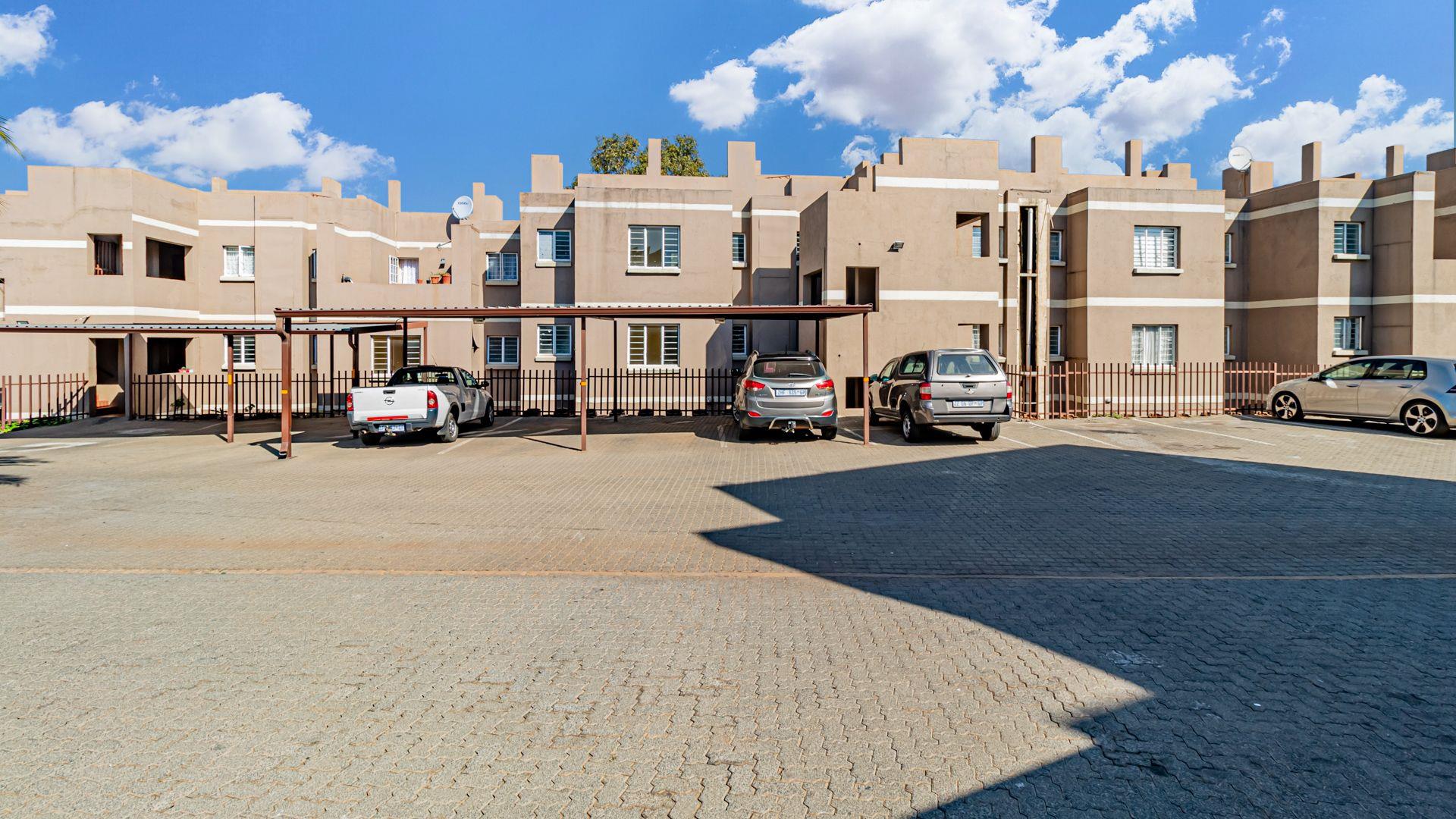 3 Bedroom Apartment / flat for sale in Primrose P24114619648