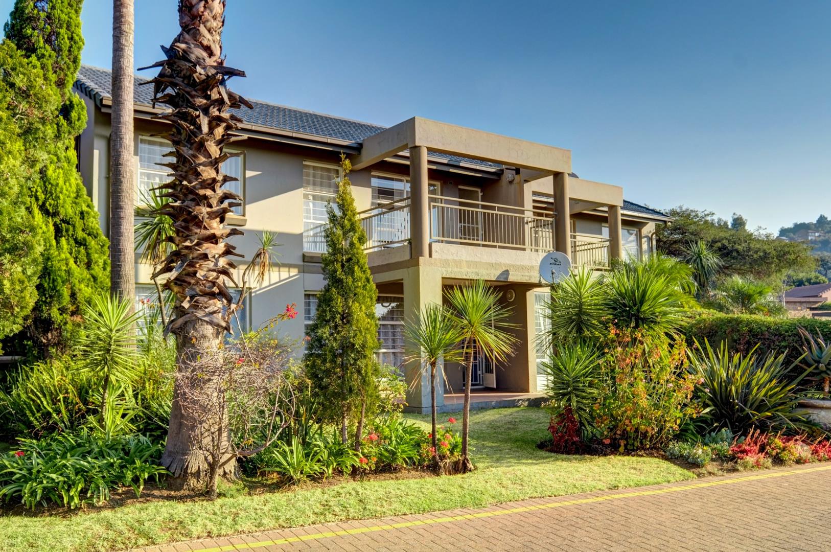 2 Bedroom Apartment / flat for sale in Constantia Kloof P24114621926