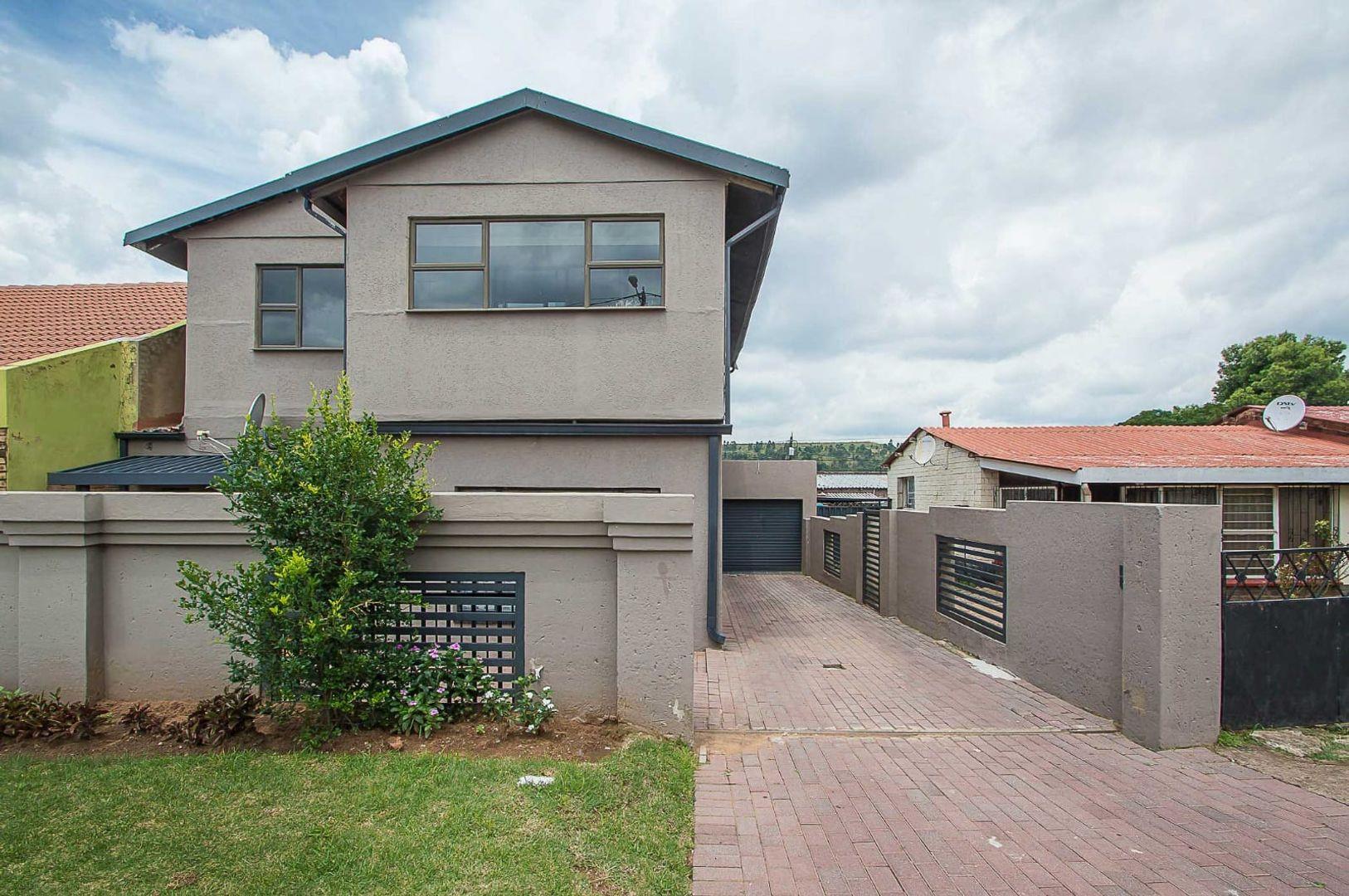 4 Bedroom House for sale in Riverlea P24114622713