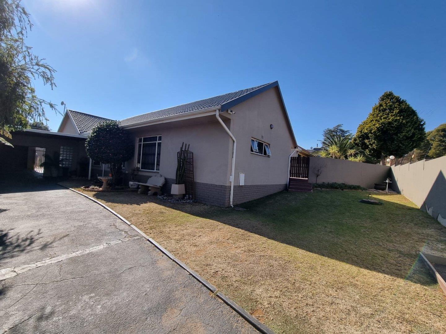 4 Bedroom House for sale in Greenhills P24114622720