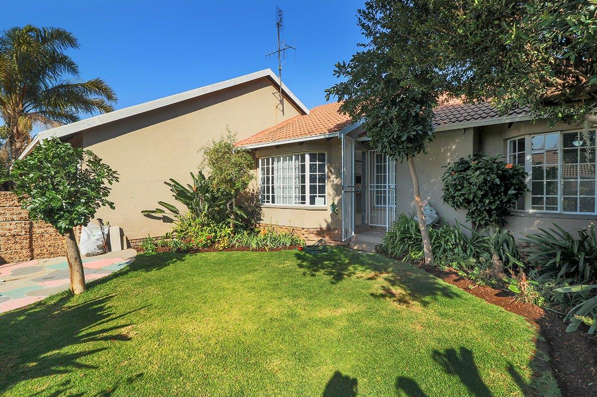 2 Bedroom Townhouse for sale in Norkem Park 6 Villa Toledo 4 James