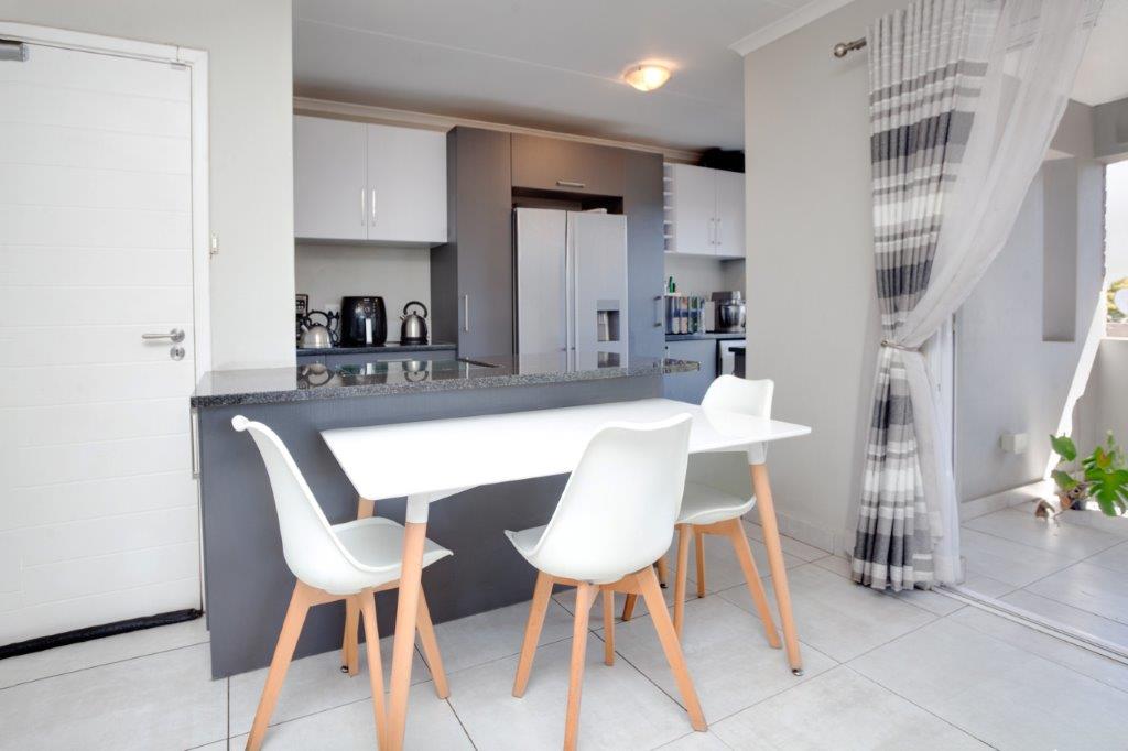 2 Bedroom Apartment / flat for sale in Fontainebleau P24114624763