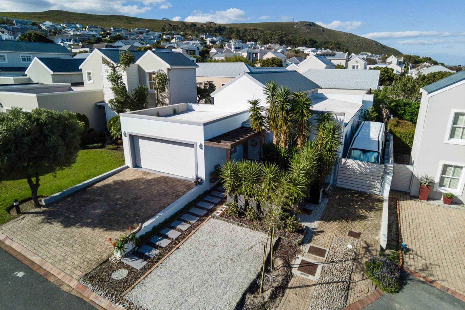2 Bedroom House for sale in Hemel en Aarde Estate 6 Cape Chestnut