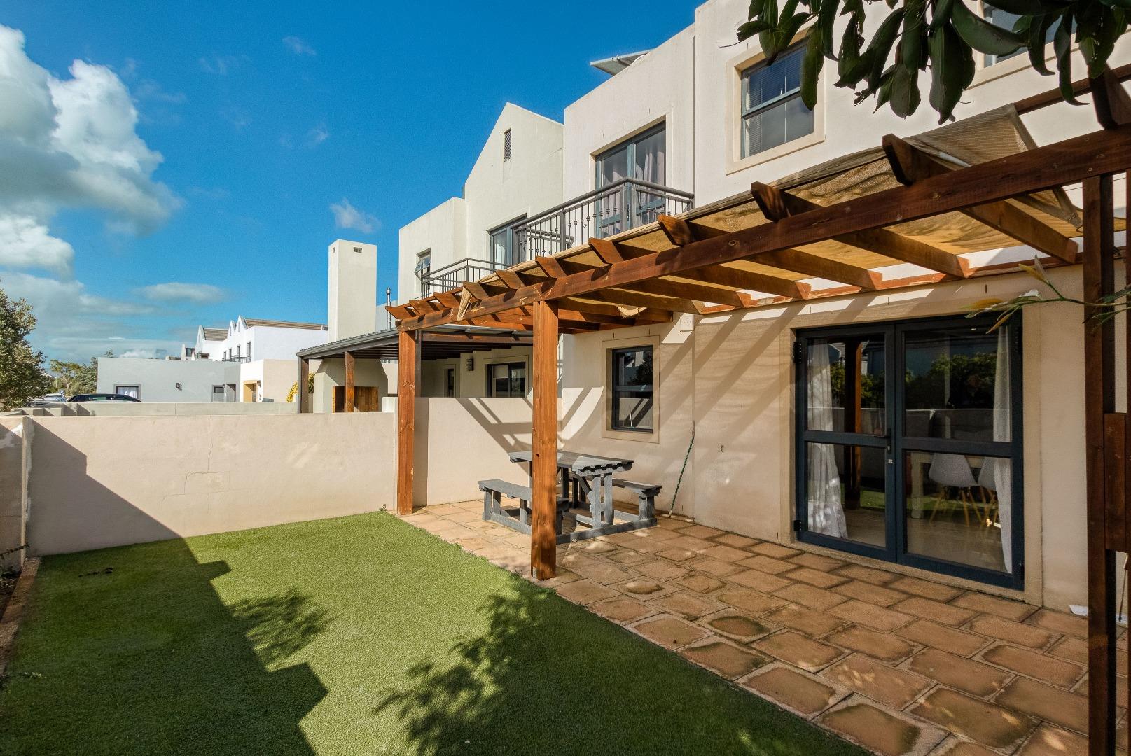 3 Bedroom House for sale in Kelderhof Country Village P24114627109