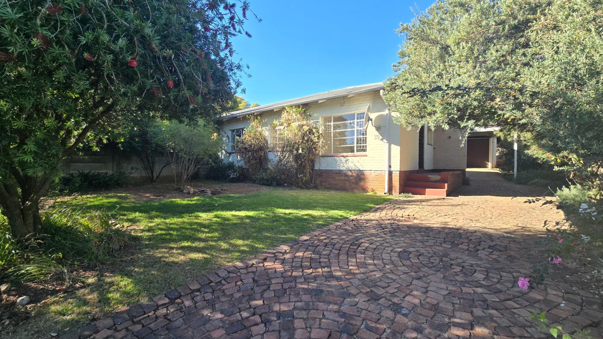 3 Bedroom House for sale in Lakeside 39 Crummock Avenue P24114627132