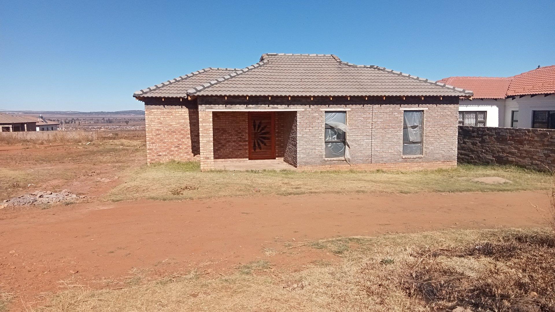 3 Bedroom House for sale in Mohlakeng P24114628444