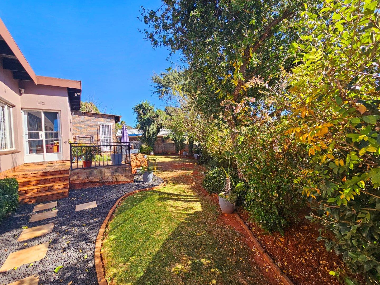 4 Bedroom House for sale in Weltevreden Park 4 Worsboom Street P24