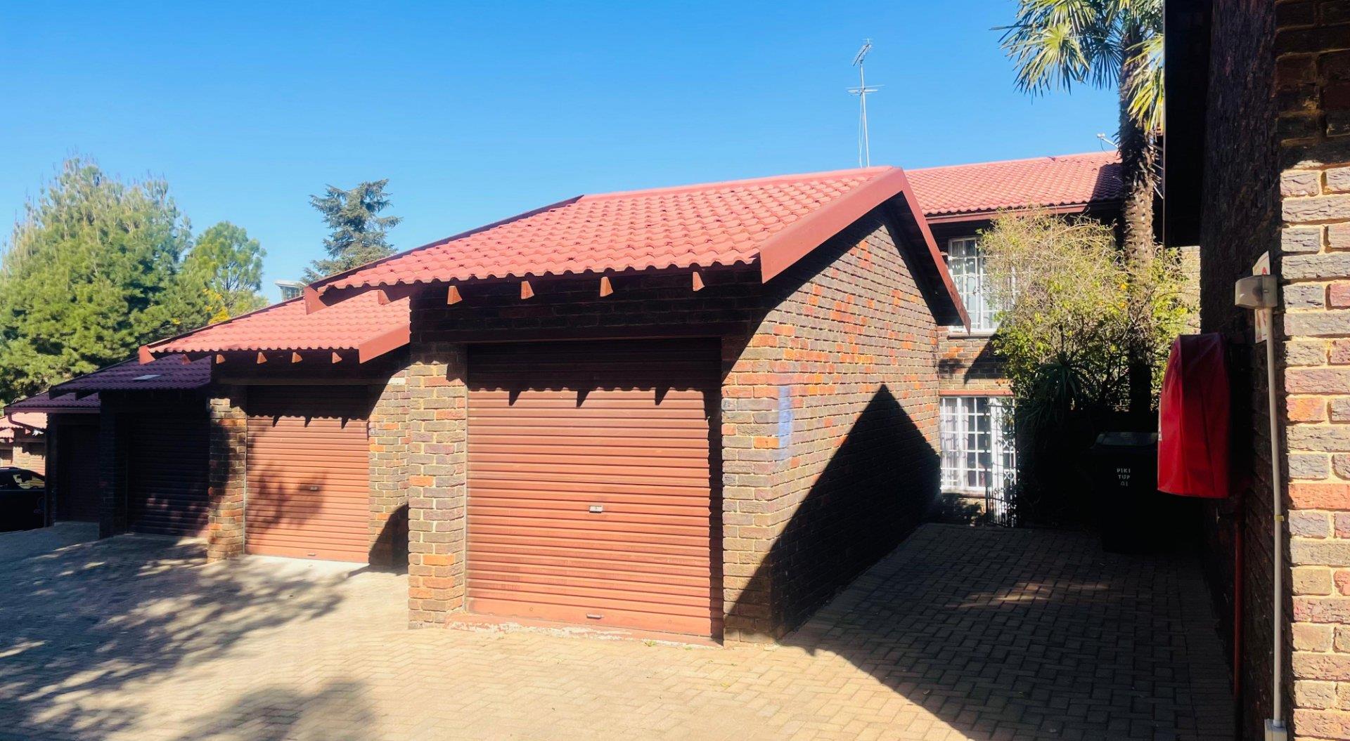 2 Bedroom Apartment / flat for sale in Randpark Ridge P24114629216