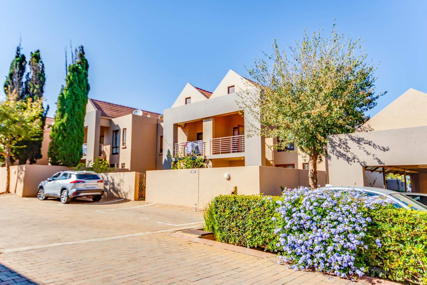 2 Bedroom Apartment / flat for sale in Khyber Rock . The Paddocks, 1