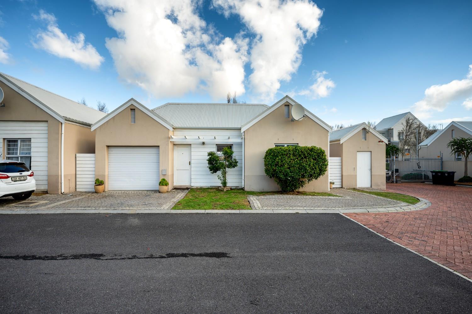 2 Bedroom House for sale in Burgundy Estate P24114631691