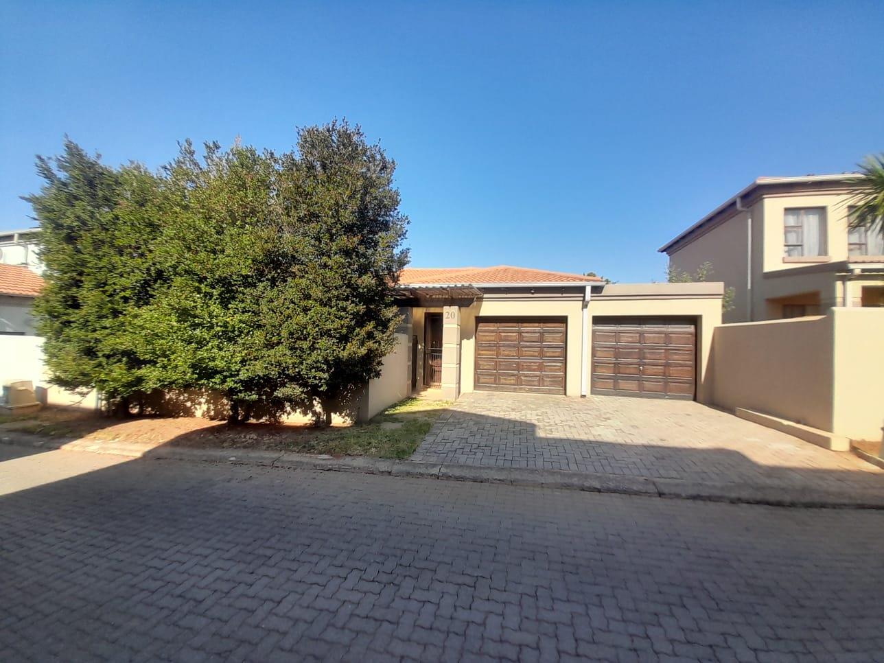 3 Bedroom Townhouse for sale in Randpark Ridge 20u Appel Street Eagle