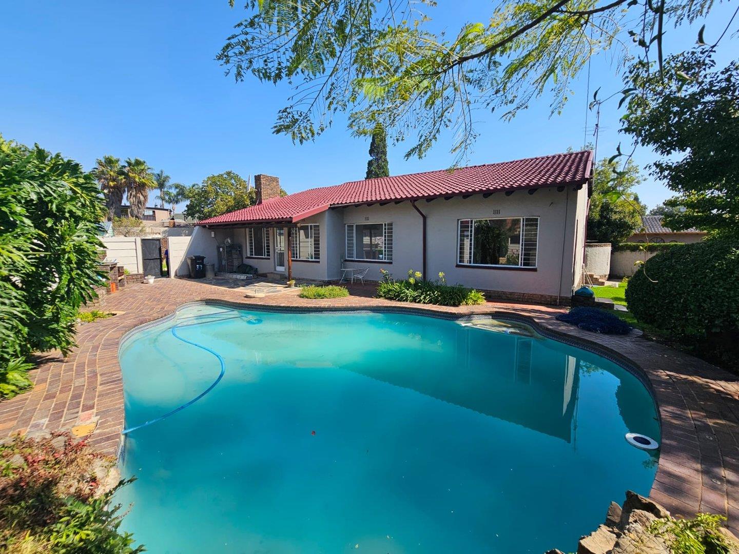 3 Bedroom House for sale in Glen Marais 33 Knoppiesdoring Avenue, Glen Marais, Kempton Park