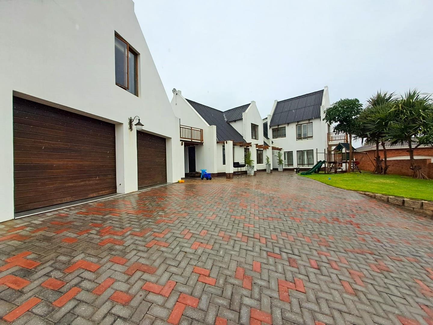 4 Bedroom House for sale in Wavecrest P24114634090