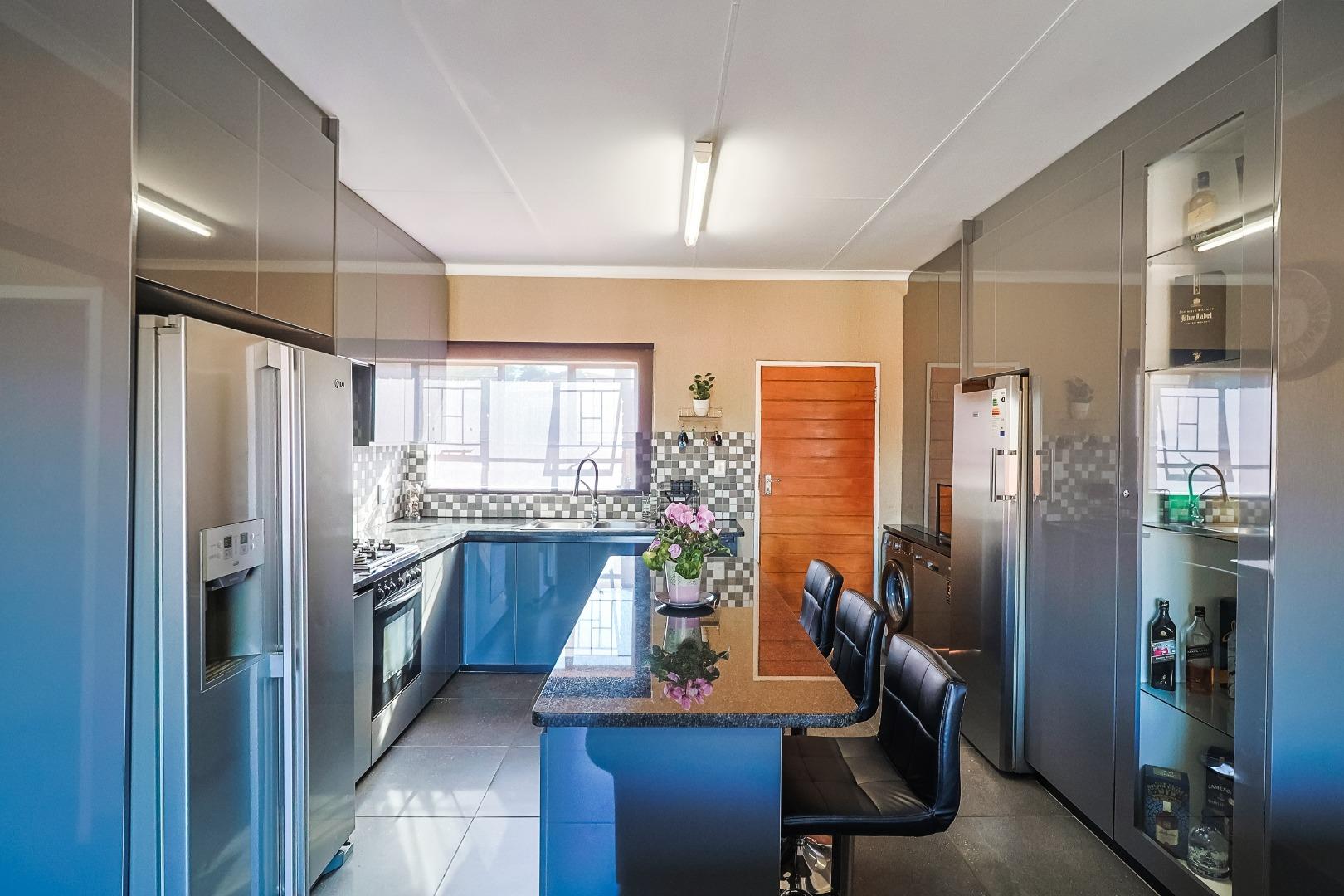 2 Bedroom Apartment / flat for sale in Weltevreden Park 20 20, 1133