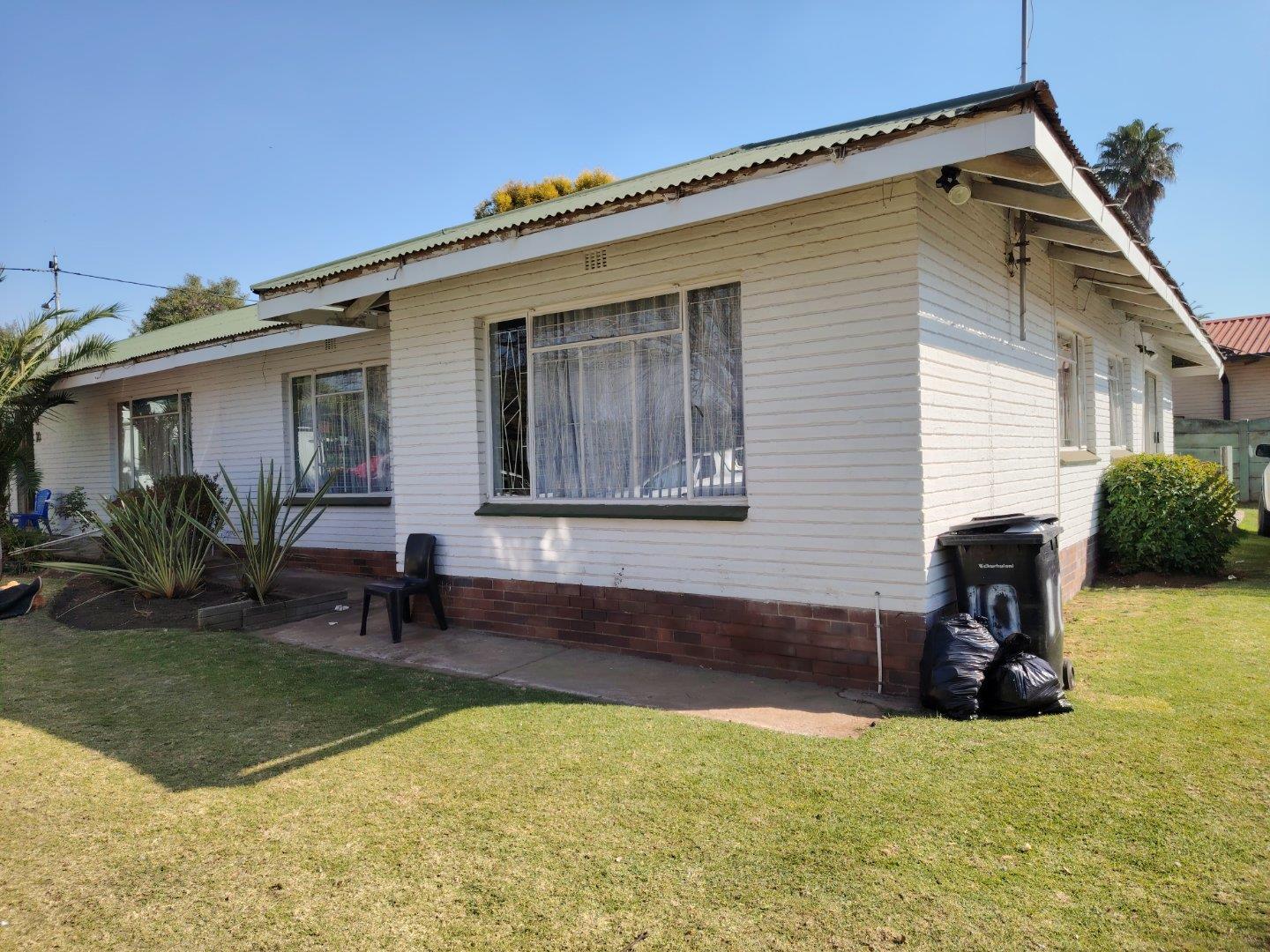 3 Bedroom House for sale in Dunnottar P24114634976