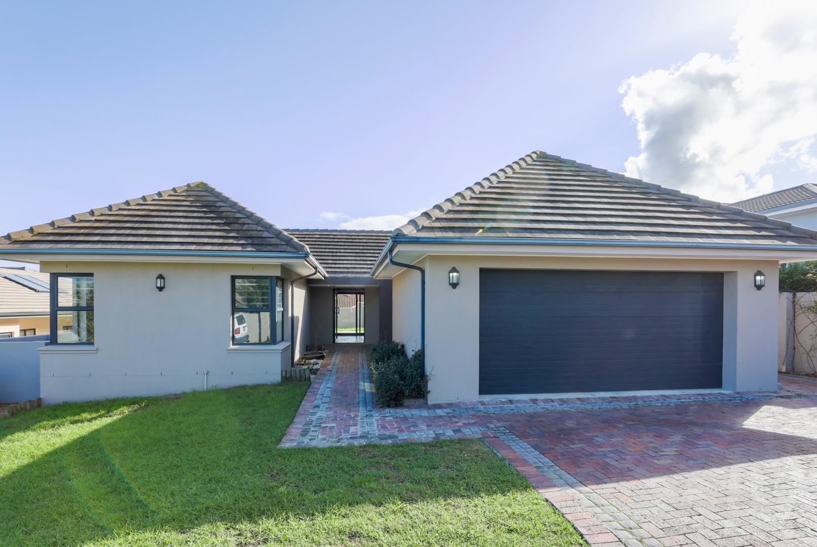 3 Bedroom House for sale in Dennegeur P24114636441