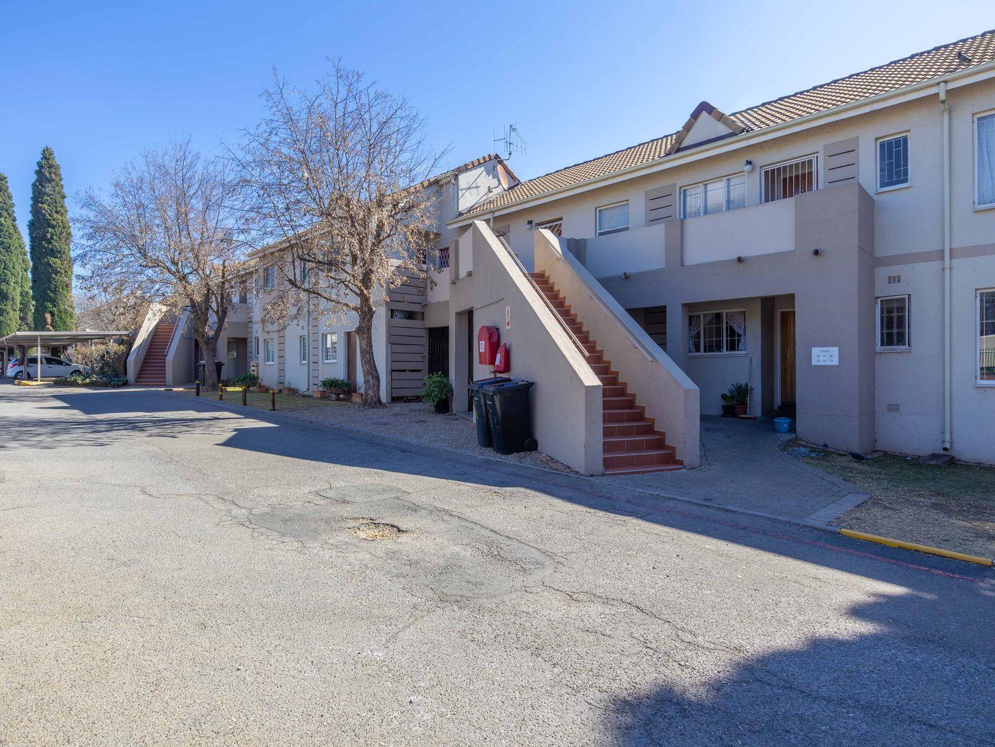 2 Bedroom Townhouse for sale in Eden Glen 37 Kirsten Mews Complex, 54