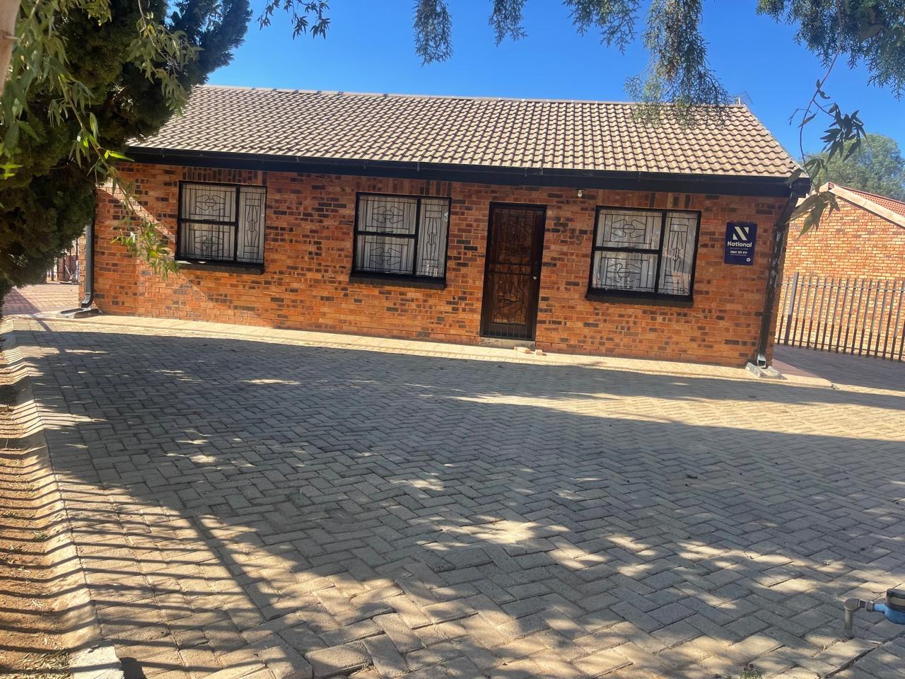 3 Bedroom House for sale in Mmabatho Unit 15 P24114638802