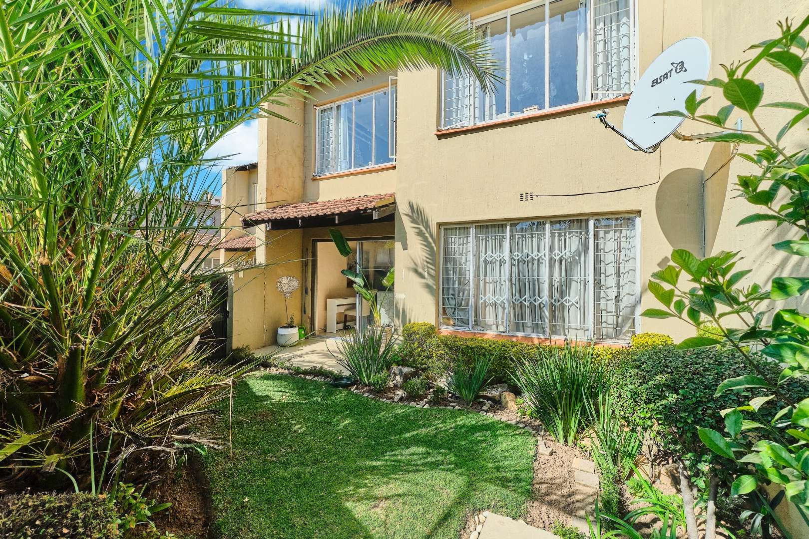 3 Bedroom Townhouse for sale in Corlett Gardens P24110242136