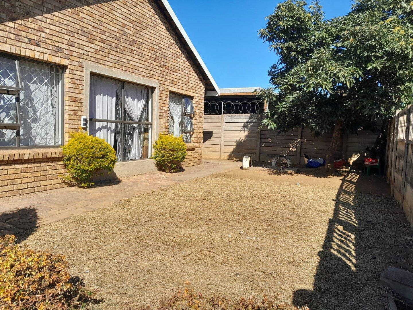 3 Bedroom House for sale in East Lynne P24114640109