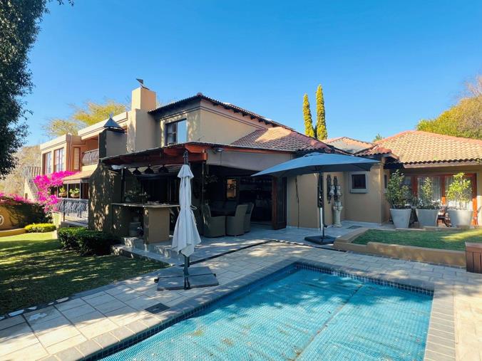 6 Bedroom House to Rent in Midstream Estate