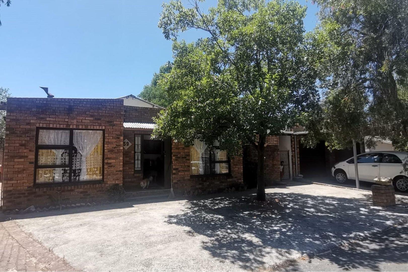 4 Bedroom House for sale in Klein Parys P24114640516