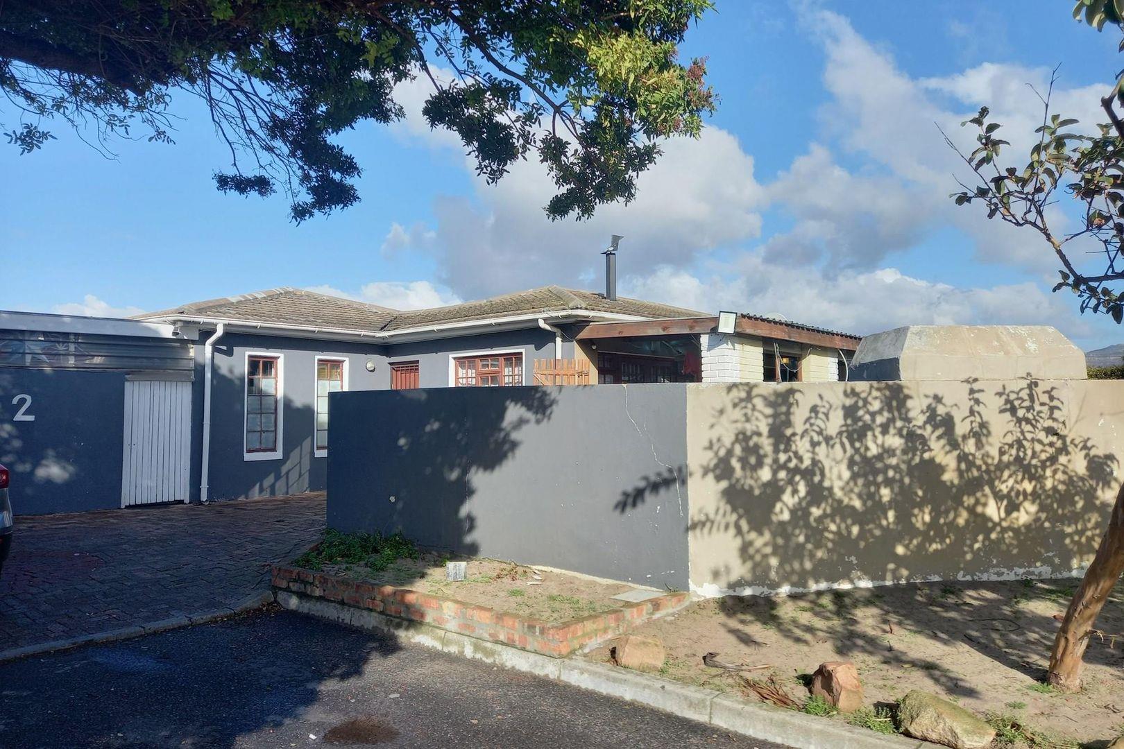 4 Bedroom House for sale in Retreat P24114640651