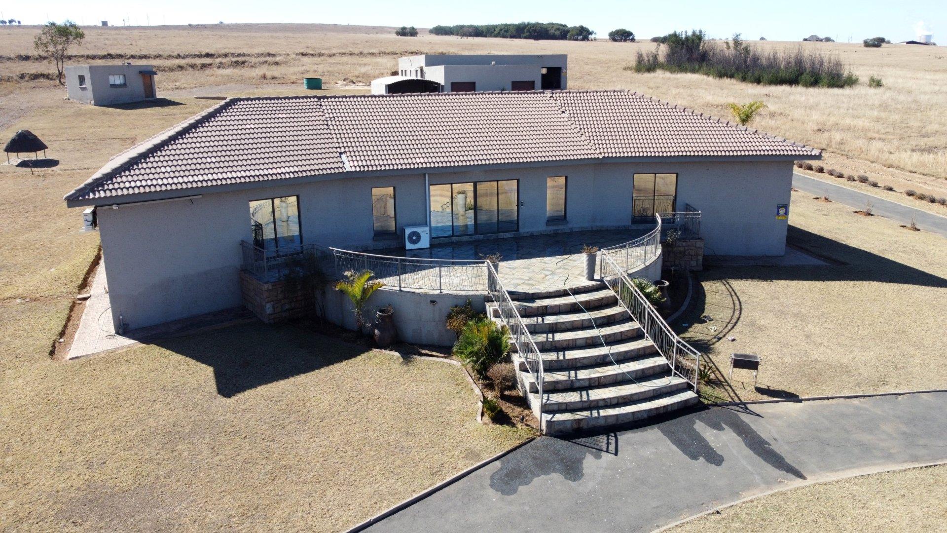 4 Bedroom House on auction in Golden Mile Estate P24114640764