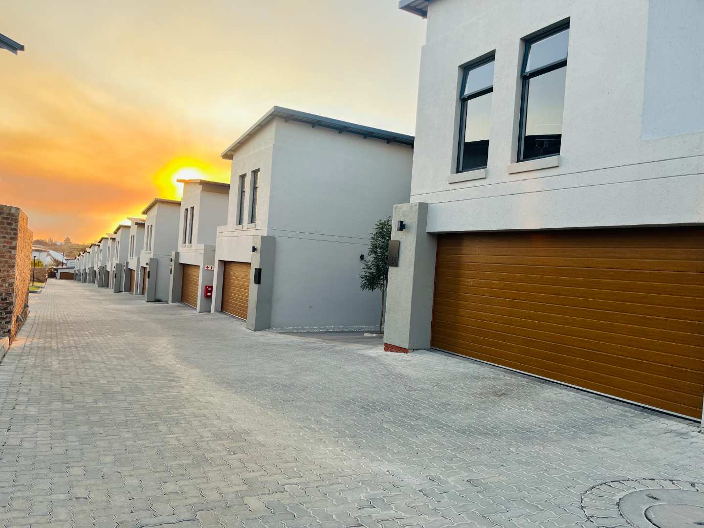 3 Bedroom Townhouse for sale in Crowthorne AH 70 Mercury Drive P24